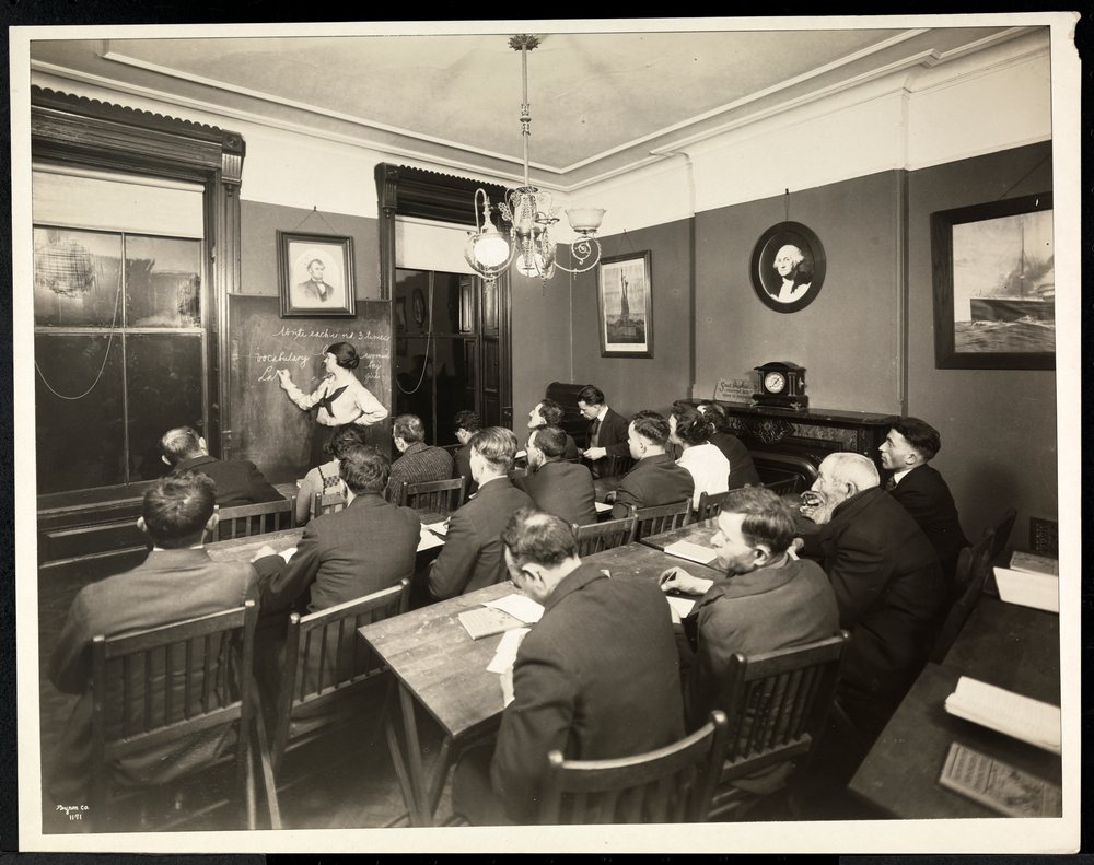 Amerikanisierungskurs der Rodeph Sholom Sisterhood, 157 East 94th Street, New York, 1920 von Byron Company