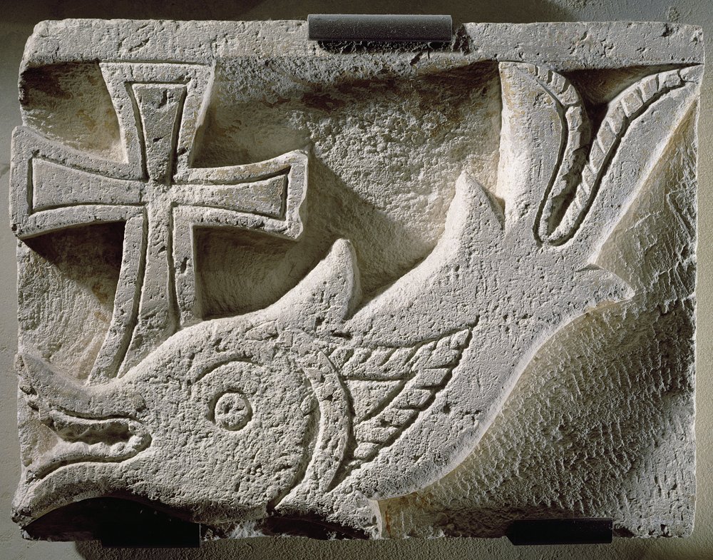 Relief mit der Darstellung eines Fisches und eines Kreuzes, vom Friedhof von Ermant, 4.-5. Jahrhundert von Coptic