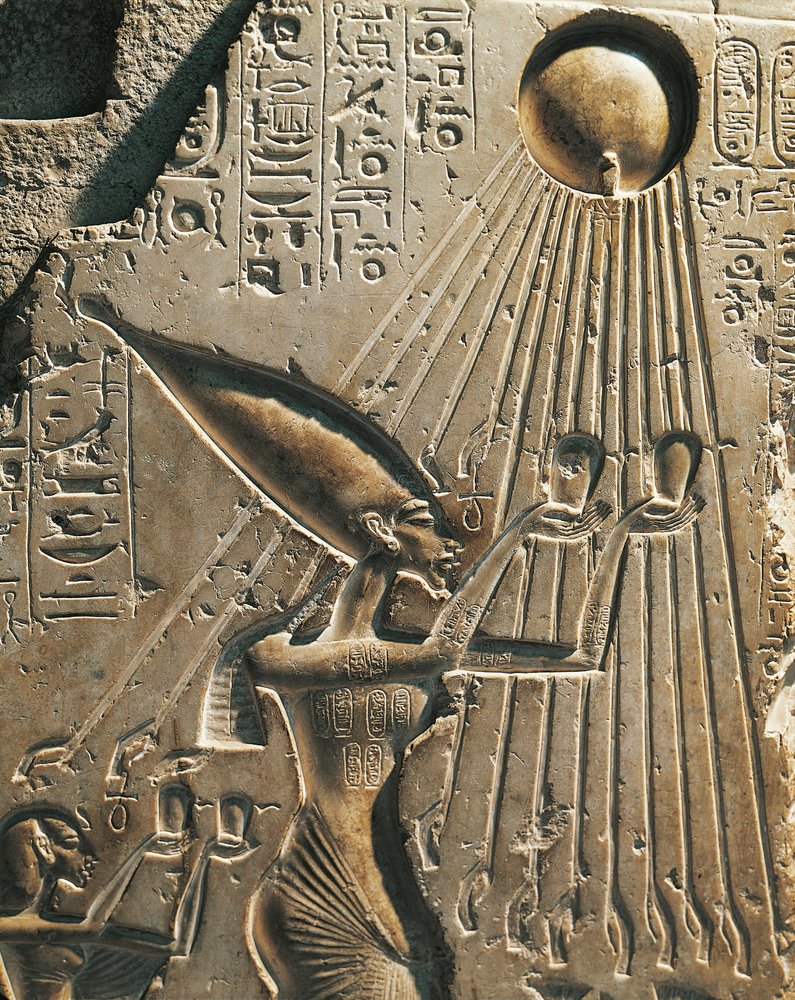 Ägypten, Tell el-Amarna, Basrelief mit Amenophis IV. (Pharao Echnaton, um 1360-1342) bei der Verehrung der Sonnenscheibe, 18. Dynastie, Neues Reich von Egyptian 18th Dynasty