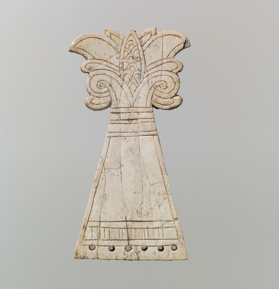 Eingeritztes Pferdefrontlet in Form eines blühenden, voluten Palmettenbaums, 9.-8. Jahrhundert v. Chr. von Neo Assyrian