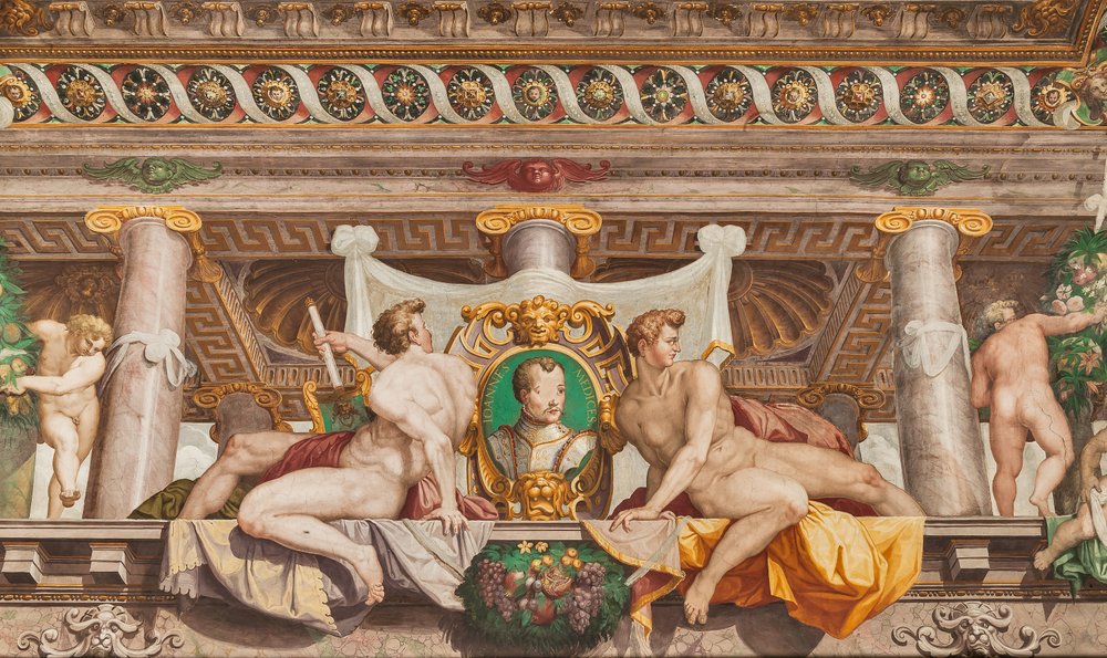 Falsches Portal mit Gedenksteinen von Giovanni De