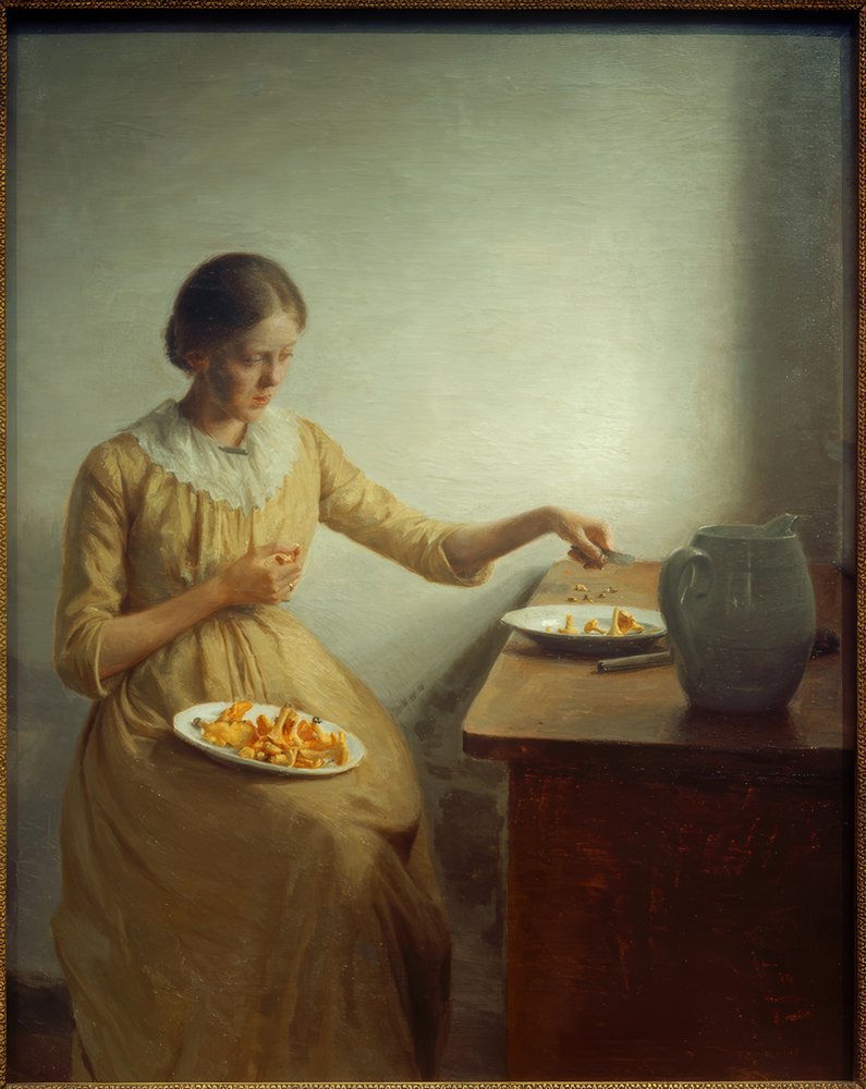 Mädchen reinigt Pfifferlinge von Peter Vilhelm Ilsted