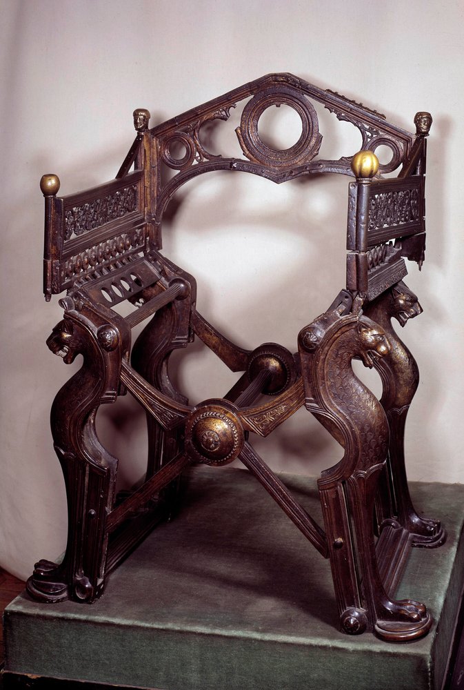 Merowingische Kunst: Armstuhl oder Thron Dagoberts I. (602/605-638). Im 7.-9. Jahrhundert aus vergoldeter Bronze gefertigt. Aus dem Schatz der Abtei Saint-Denis. Paris, B.N. von School Merovingian