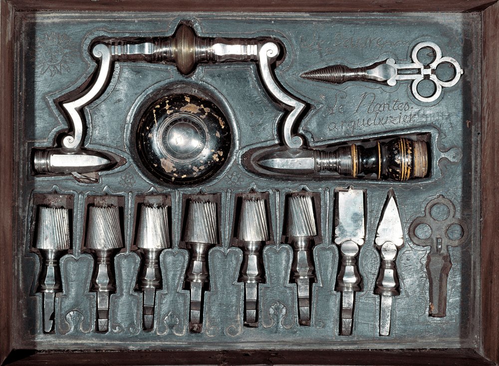 Trepan, chirurgisches Instrument (Bohrer) mit Zubehör. 1768, Paris, Museum für Medizingeschichte von Unknown artist