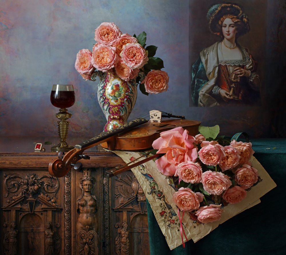 Elegante Rosen und Violine von Andrey Morozov