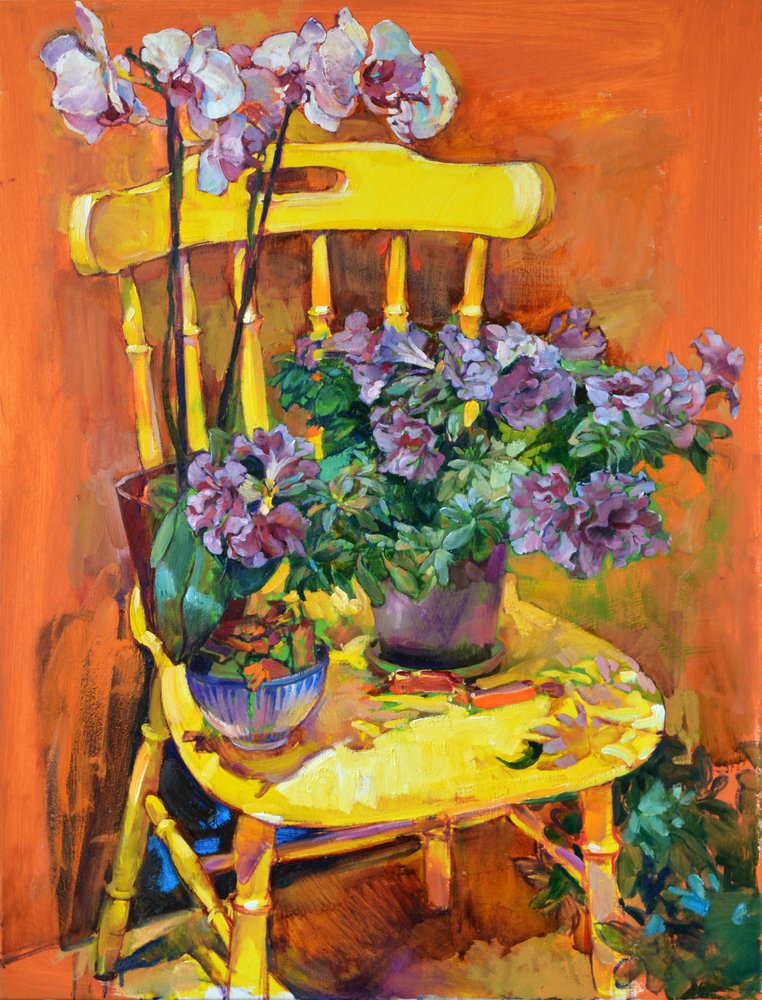 Gelber Stuhl mit Blüten von Andrii Kutsachenko