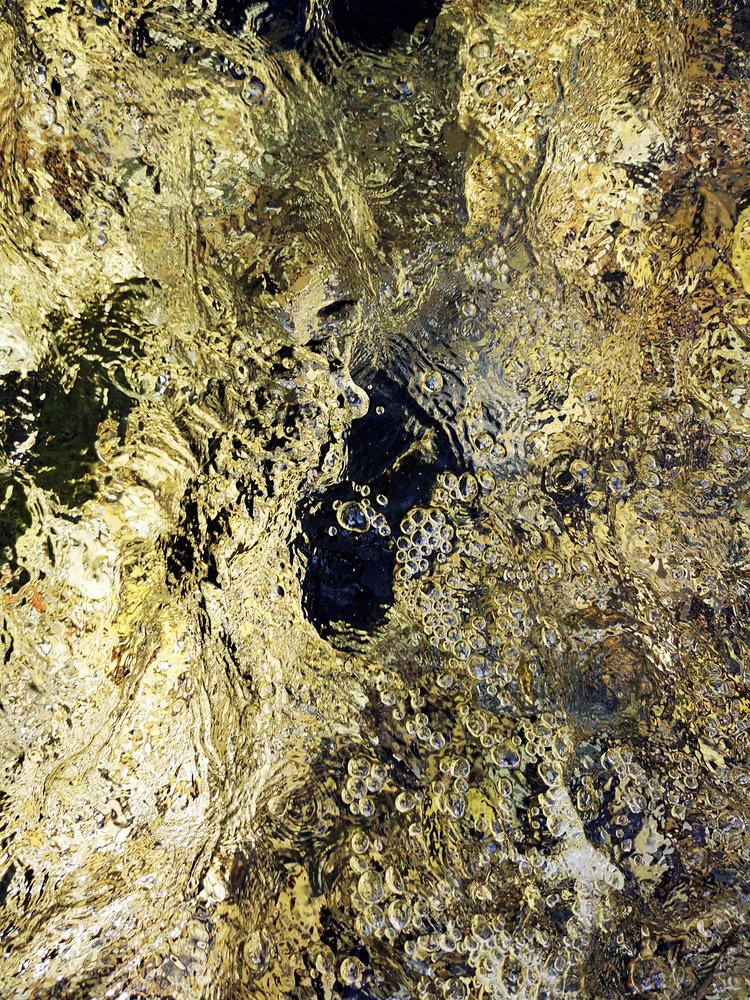Goldene Wasserreflexionen von Angelo Cerantola