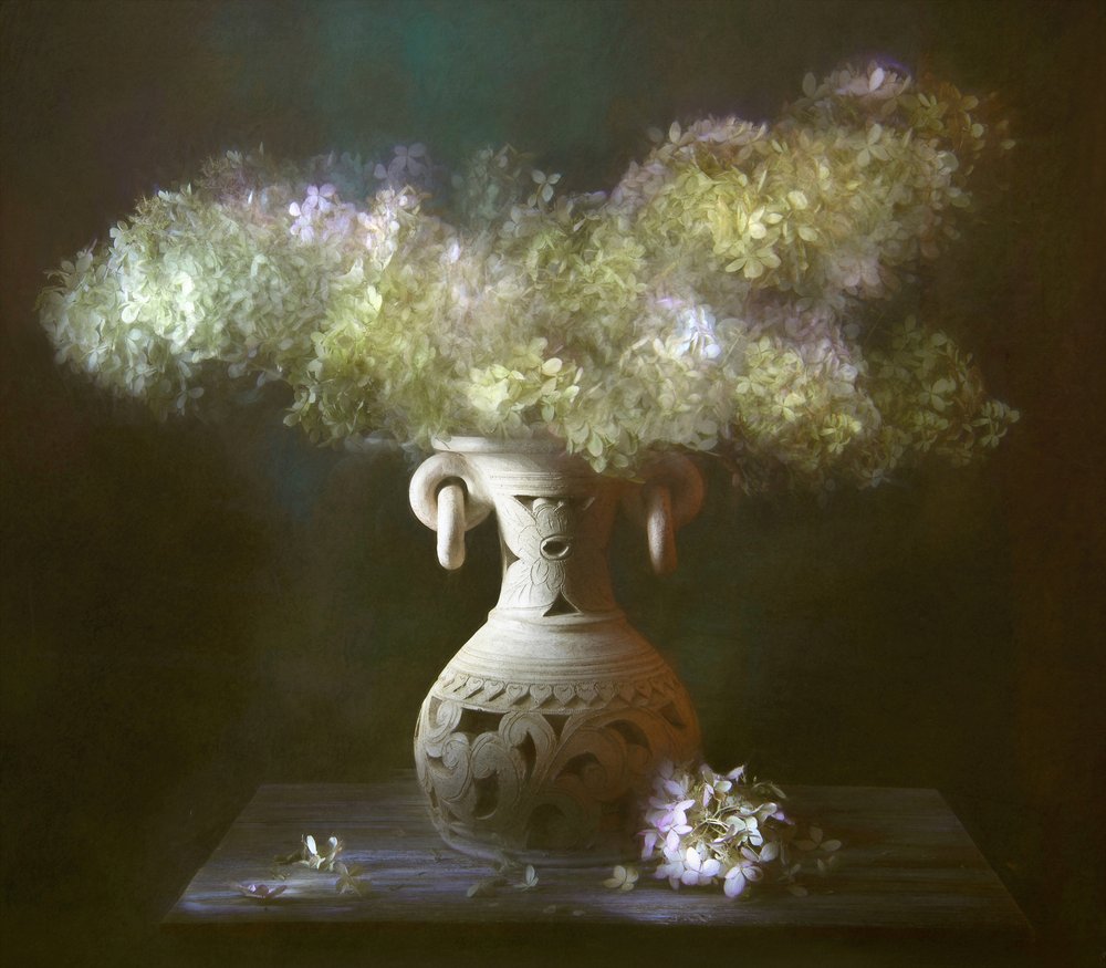 Sanftes Blumenstillleben von Catherine Wang