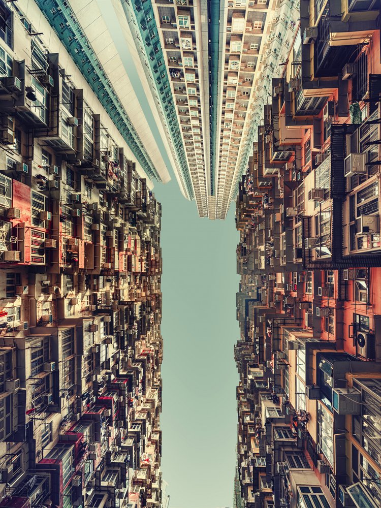 Hoch aufragender urbaner Canyon von Christian MARCEL
