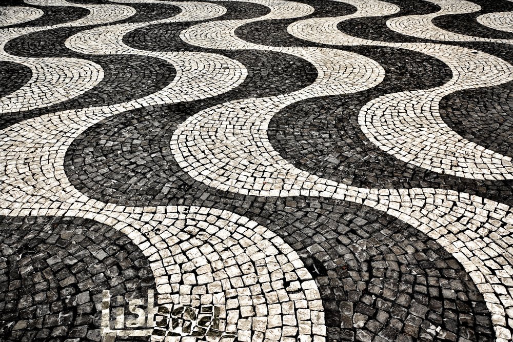 Welliges Kopfsteinpflaster-Mosaik von Christina Sillen