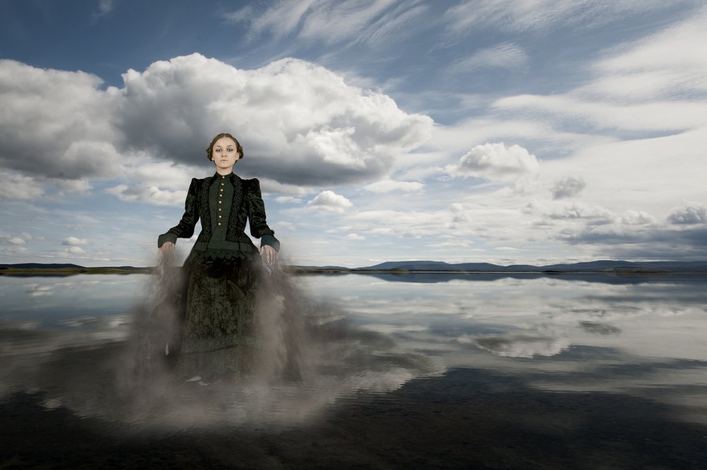 Ätherische Frau Stillwasser von Christine von Diepenbroek