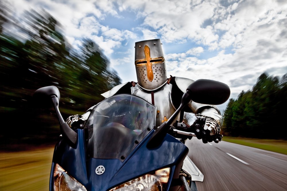 Ritter auf Motorrad von Christophe Kiciak