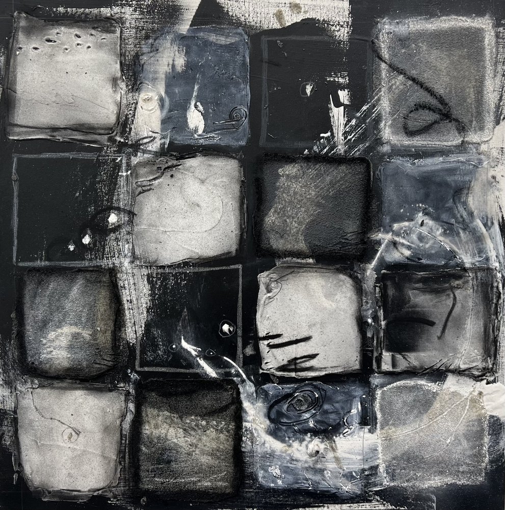 Texturiertes Monochromgitter von Deb Chaney