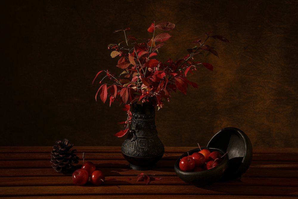 Dunkles Herbst Stillleben von Dennis Zhang
