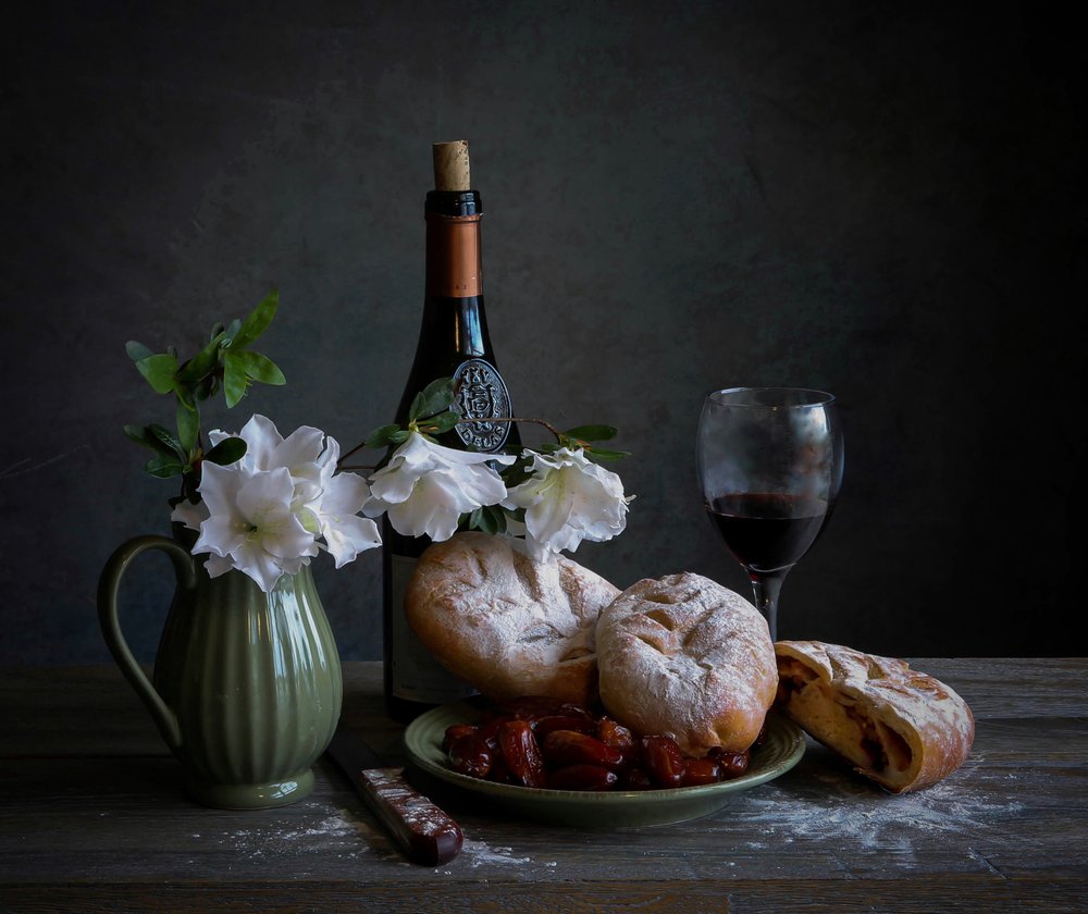Rustikaler Wein und Brot von Fangping Zhou