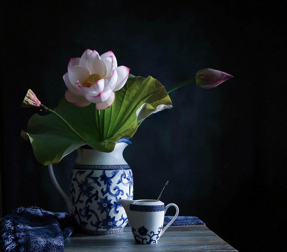 Gelassenes Lotus-Arrangement von Fangping Zhou