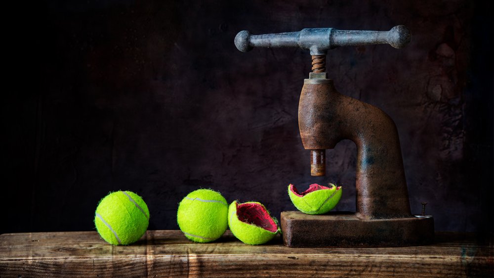 Gepresste Tennisbälle von Felice Angelino