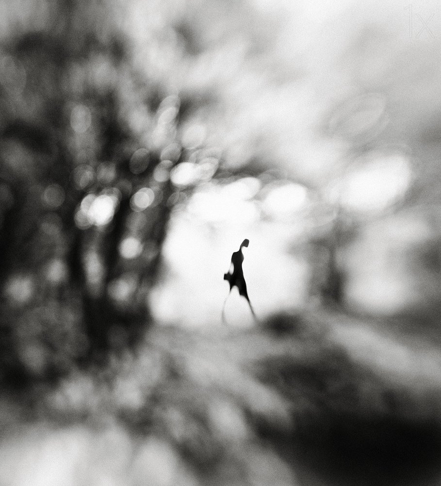 Ätherische einsame Figur von Hengki Lee