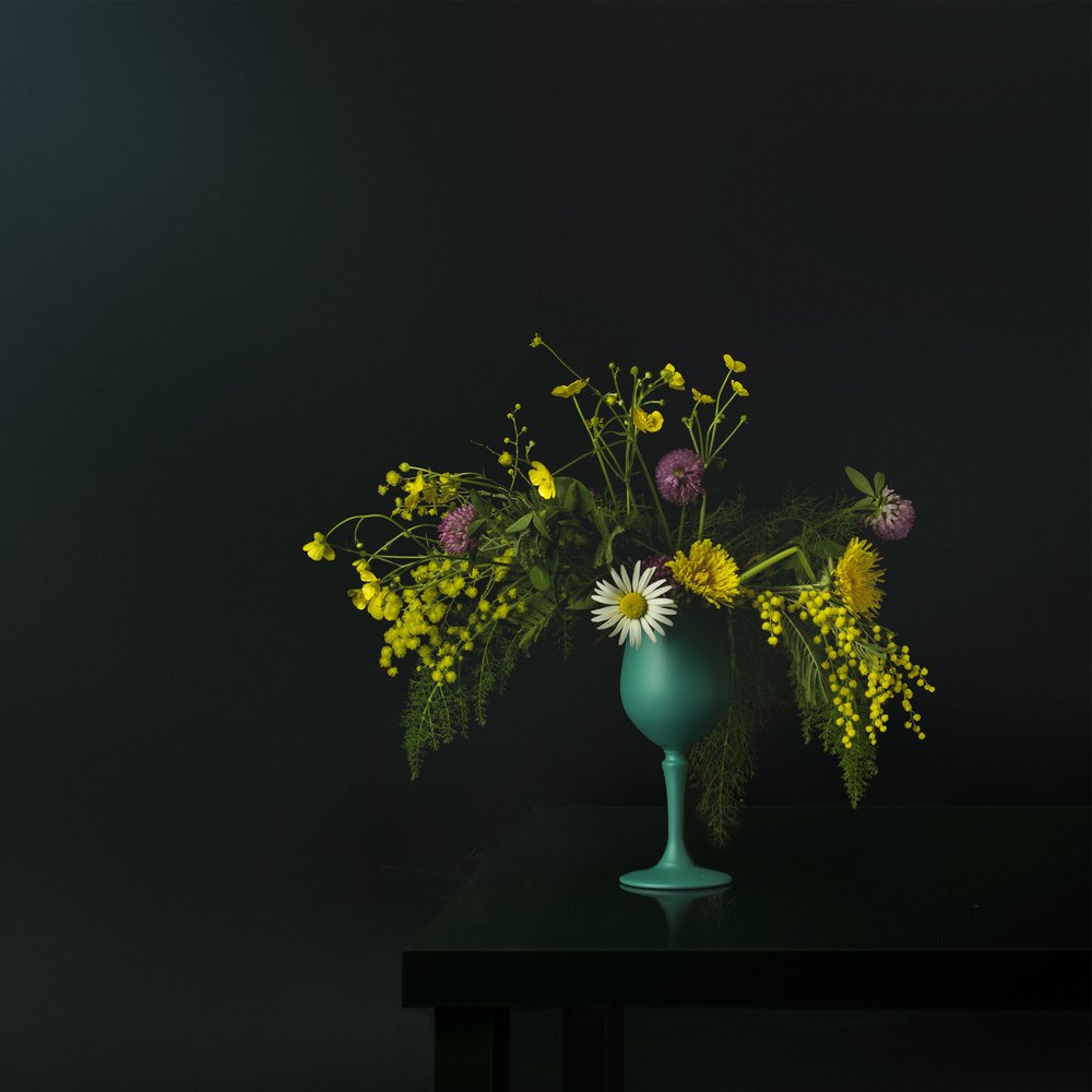Elegantes Wildblumen Stillleben von Juan Antonio Palacios