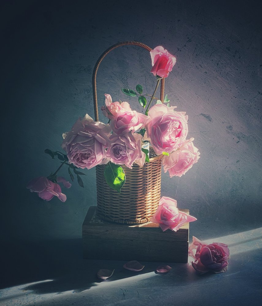 Korb mit Rosa Rosen von Judy Tseng