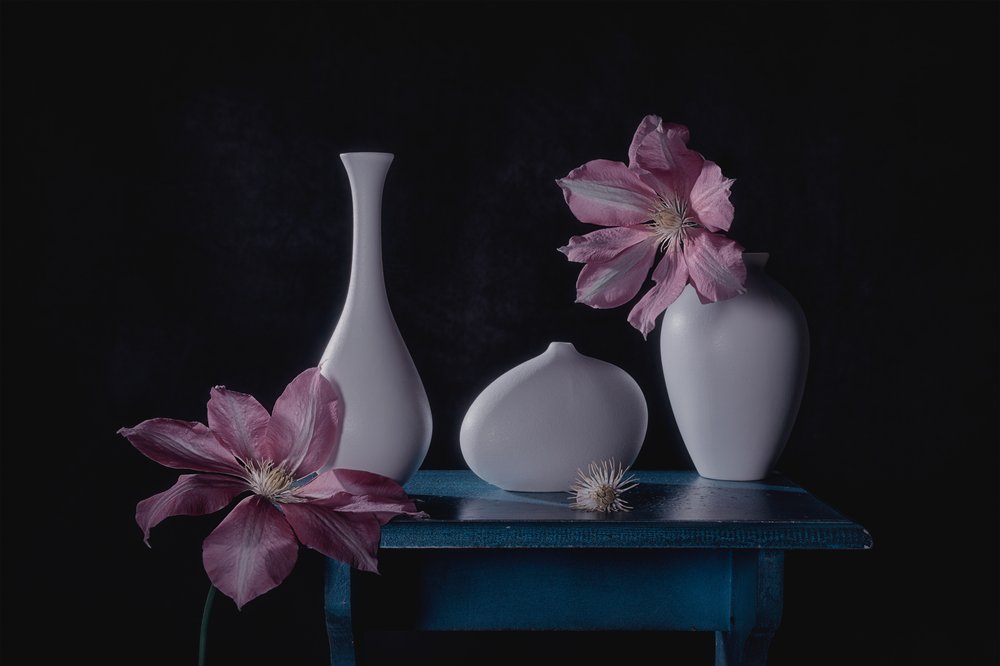 Elegantes Blumenstillleben von Lydia Jacobs