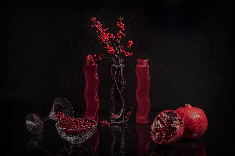 Elegantes rotes Stillleben von Lydia Jacobs