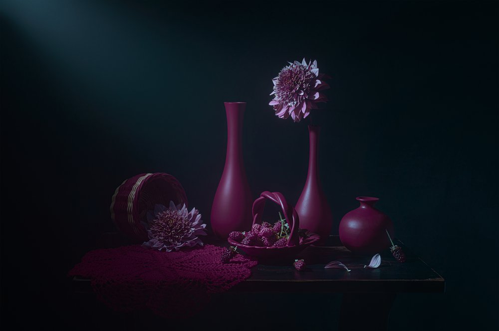 Stimmungsvolle Beeren und Dahlien von Lydia Jacobs
