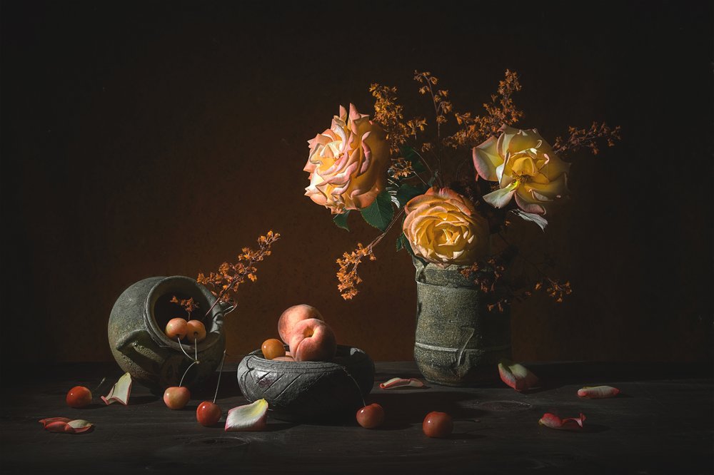 Stimmungsvolle Rosen und Früchte von Lydia Jacobs
