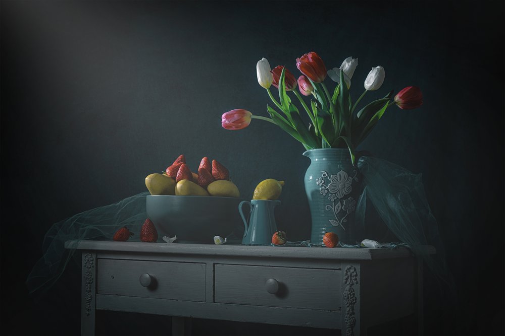 Stimmungsvolle Tulpen und Zitronen von Lydia Jacobs