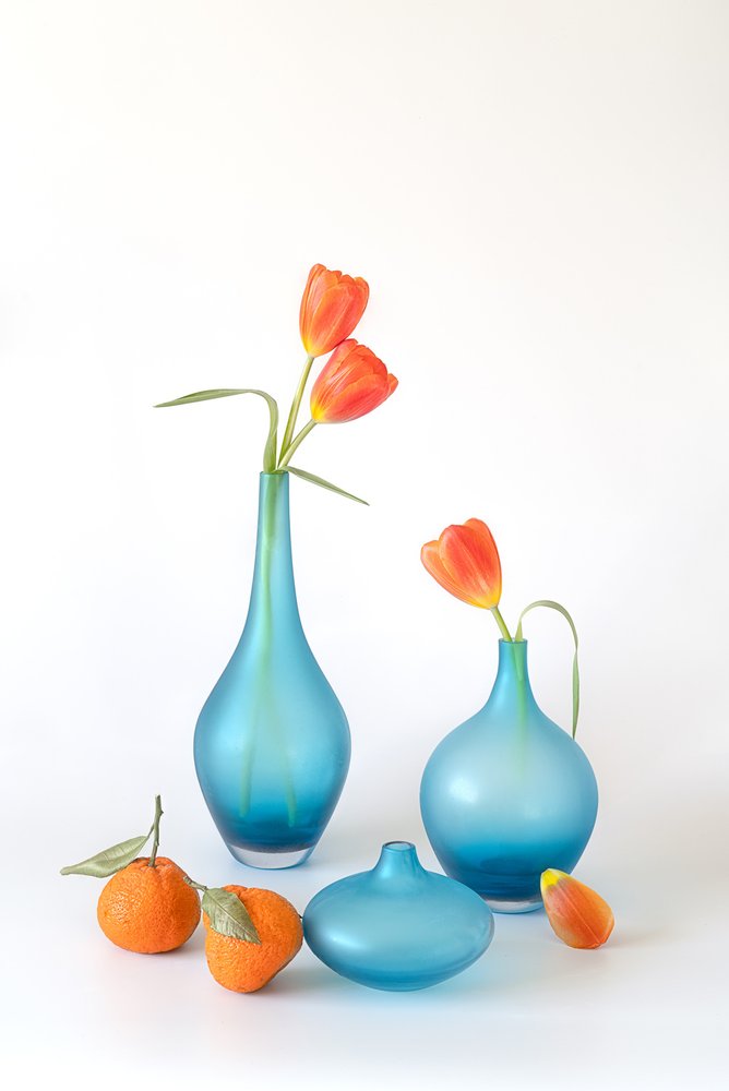 Orange Tulpen blaue Vasen von Lydia Jacobs