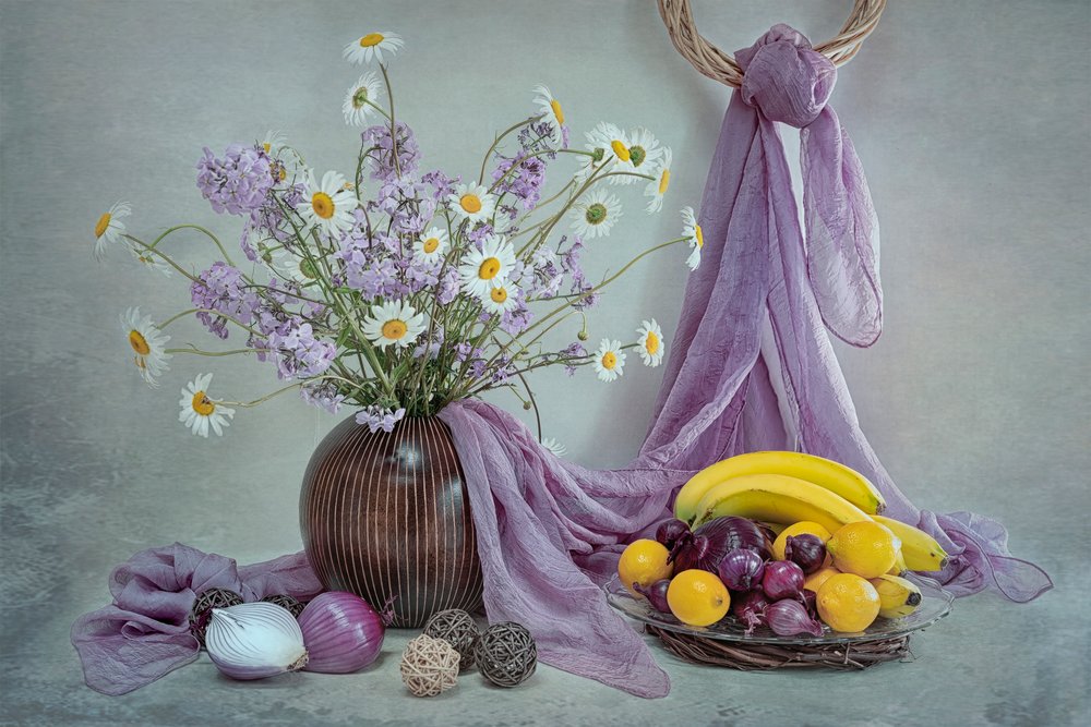 Lila Blumen Stillleben von Lydia Jacobs