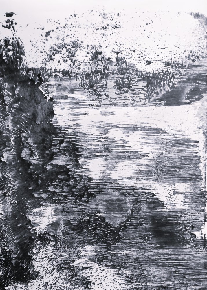 Monochrome Flussreflexion von Maira Ribena