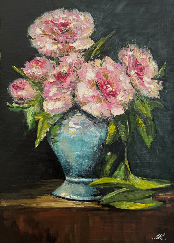 Rosa Pfingstrosen Blaue Vase von Marina Kozyr