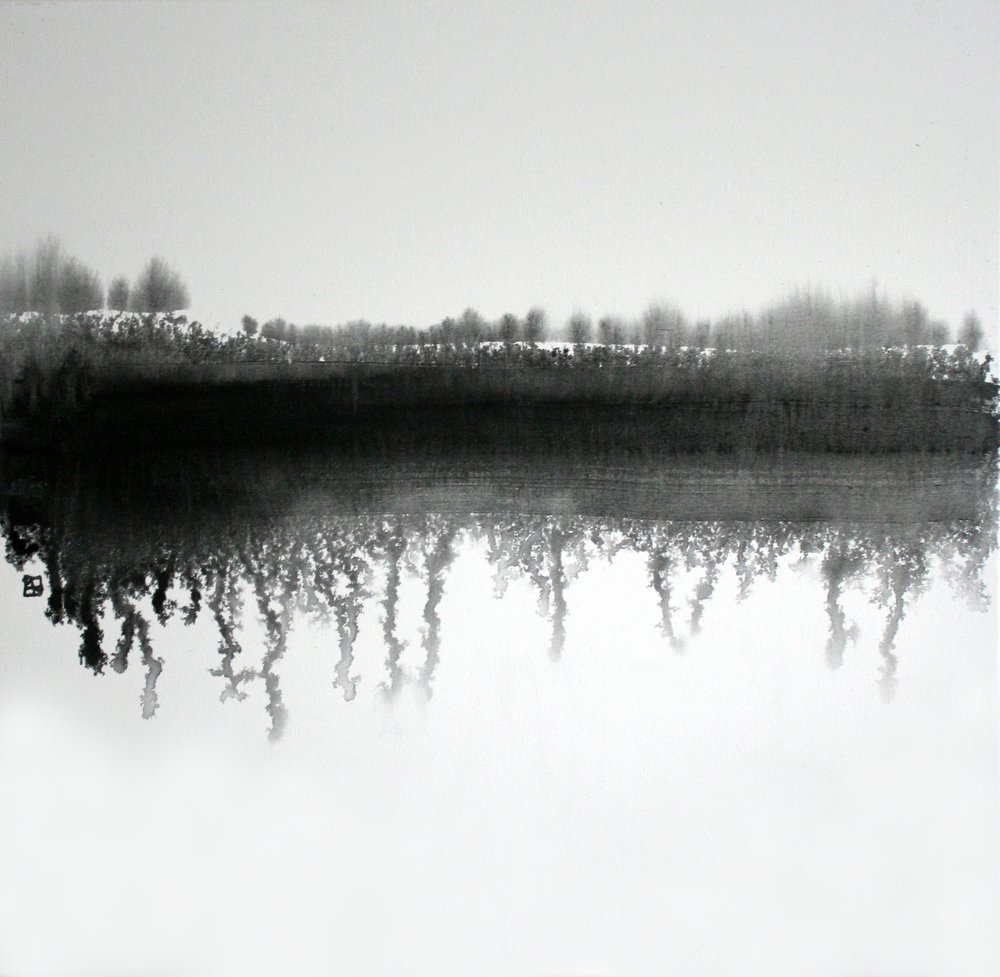 Monochrome Waldreflexion von Marina Nelson