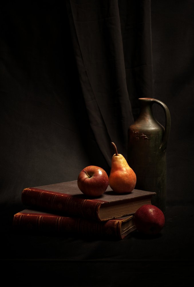 Rustikale Bücher und Früchte von Rucsandra Silvia Calin