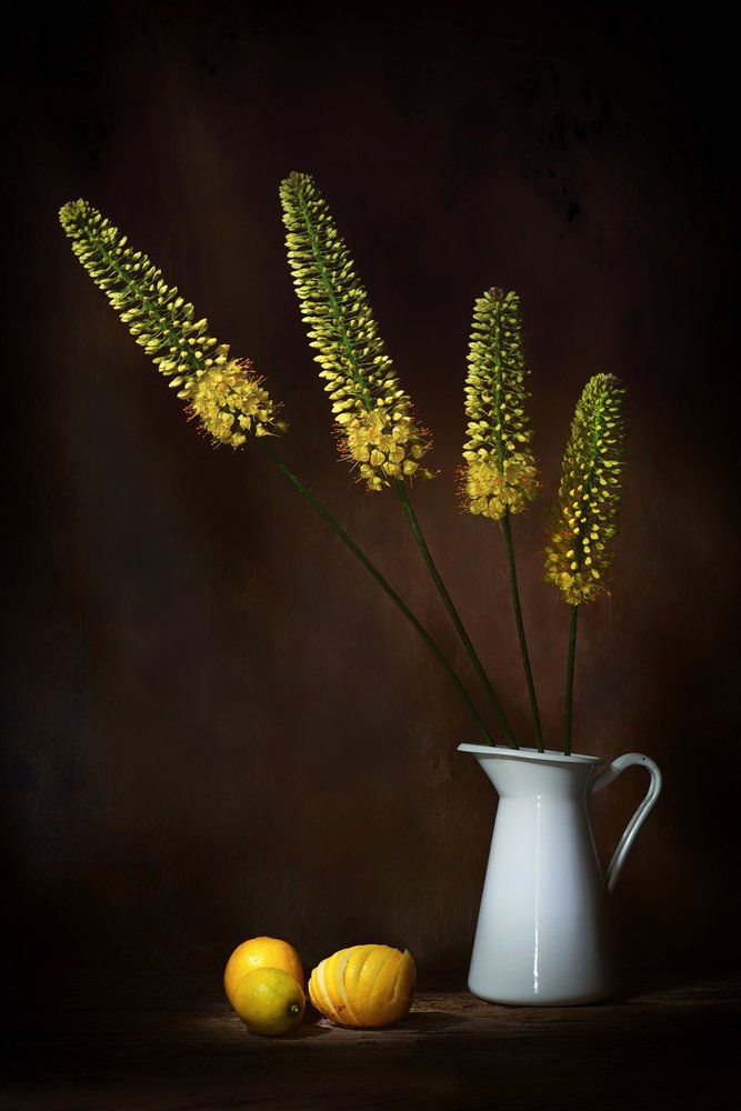 Gelbe Blumen und Zitronen von Saskia Dingemans