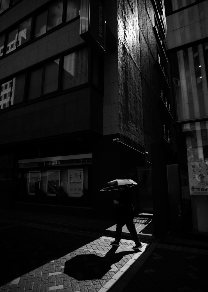 Städtisches Licht und Schatten von Satoshi Hata