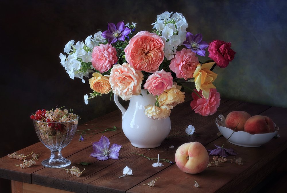 Blumen Stillleben mit Pfirsichen von Tatyana Skorokhod
