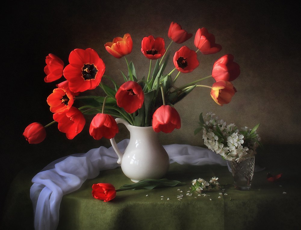 Lebendige Rote Tulpen von Tatyana Skorokhod