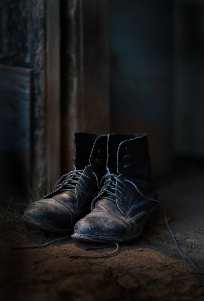 Alte abgenutzte Stiefel von Tina Reid