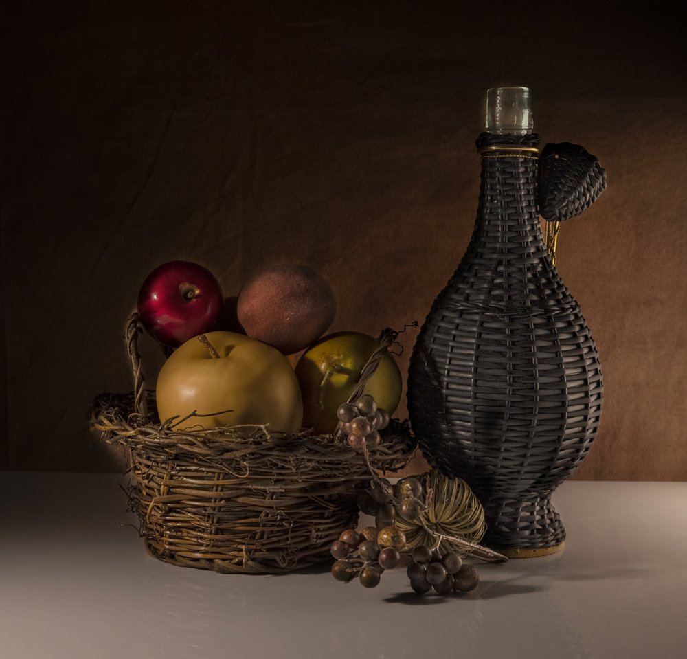 Rustikale Früchte und Flasche von larryliu