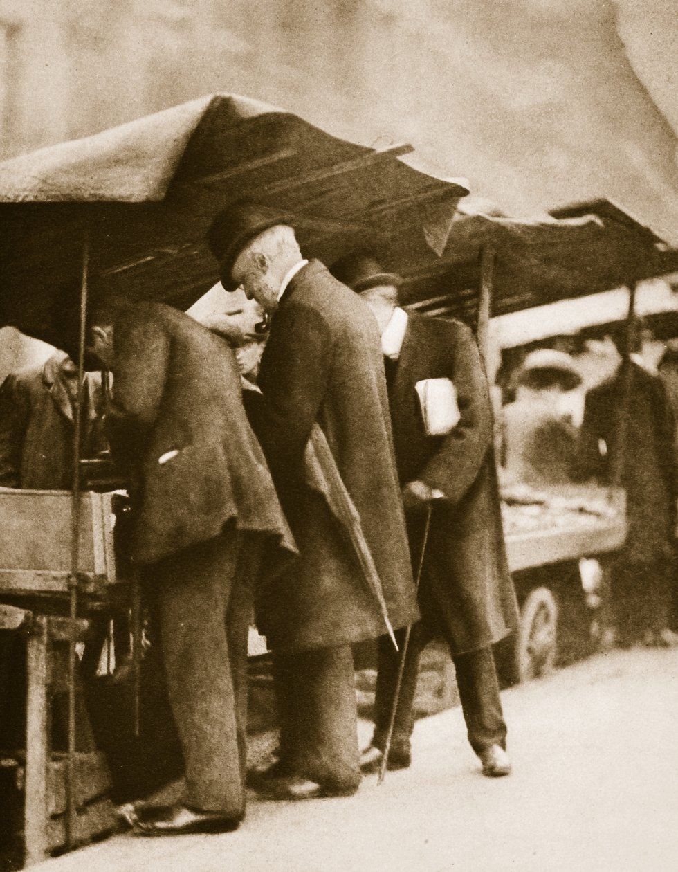 Ein Buchstand auf dem Farringdon Road Market von English Photographer