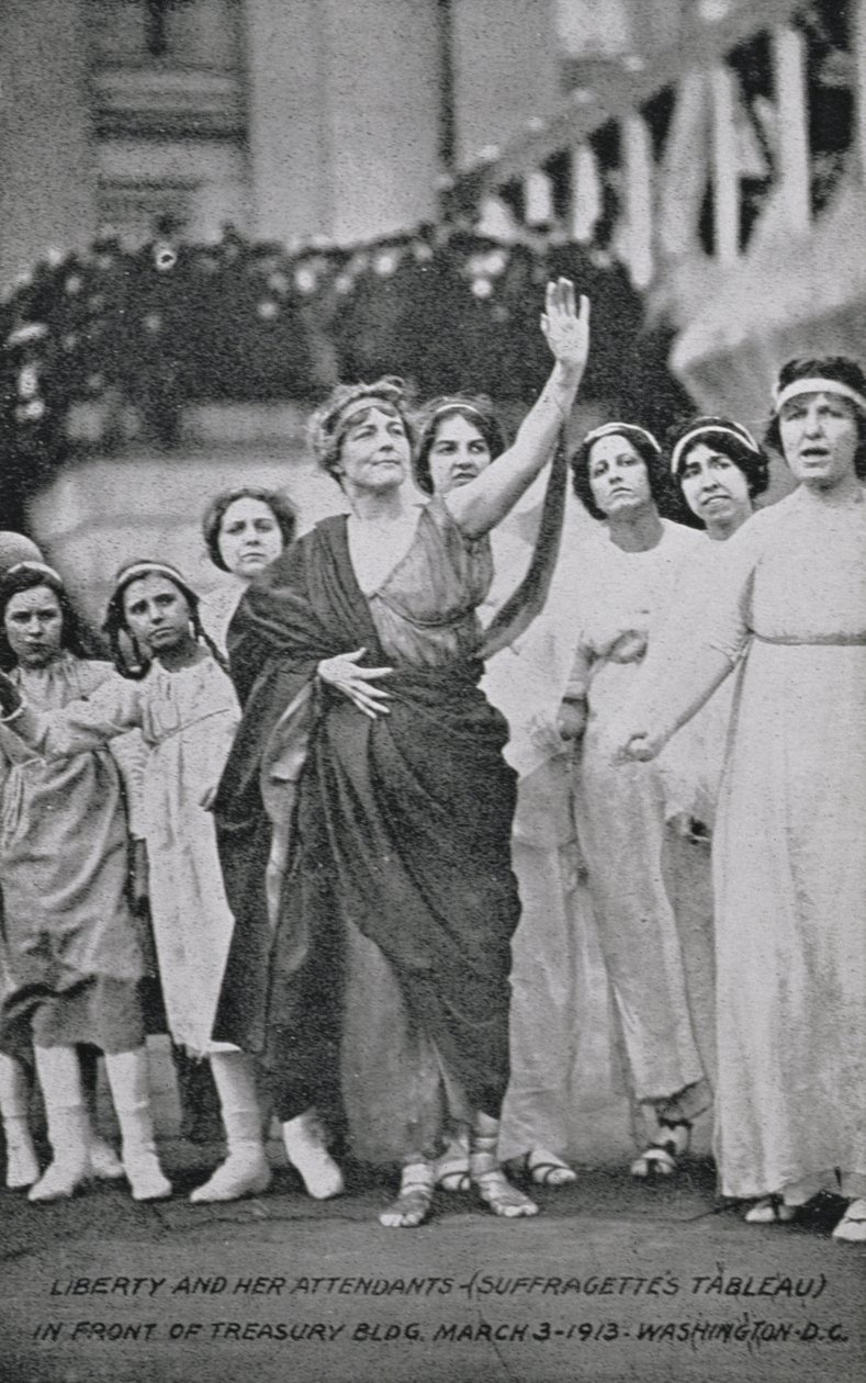 Frauen und Kinder bei einer Suffragetten-Tableau-Aufführung, 3. März 1913 von American Photographer