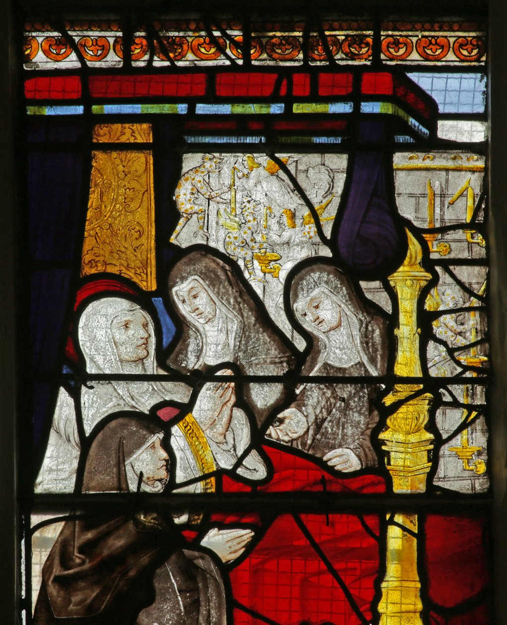 Fenster mit Darstellung von Engeln und Dämonen beim Tod der Heiligen Genoveva von French School