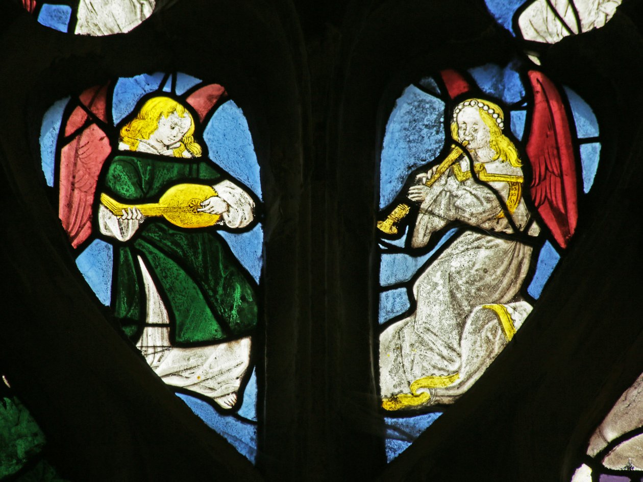 Fenster mit Darstellung musizierender Engel mit Schalmei und Laute, 1505-10 von French School