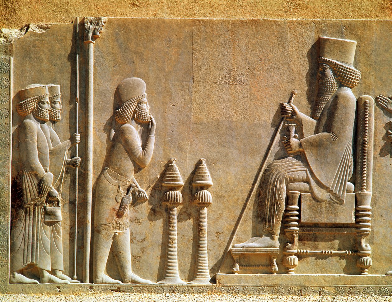 Ein medischer Offizier erweist König Darius I. (ca. 550-486 v. Chr.) seine Ehrerbietung, aus dem Schatzhaus, ca. 515 v. Chr. (siehe auch 279364) von Achaemenid