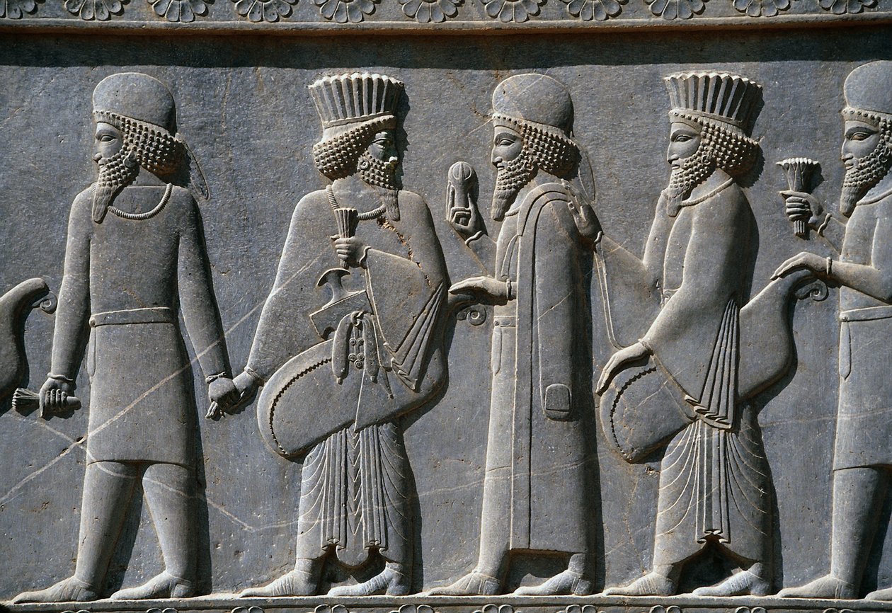 Detail eines Prozessionsfrieses auf der Ostseite des Apadana-Palastes, Persepolis, Iran, ca. 518-465 v. Chr. von Achaemenid