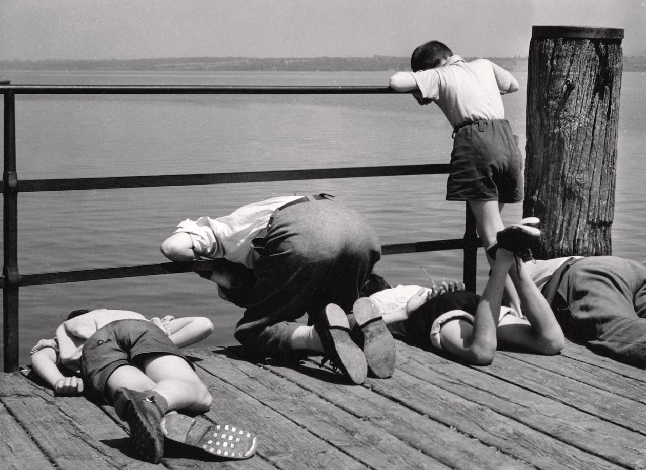 Beschäftigt mit dem Fischen, Italien, um 1950-60 von Achille Villani