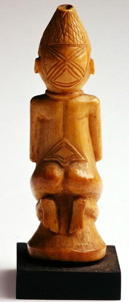 Kniende Frau, Kongo (Elfenbein) von African