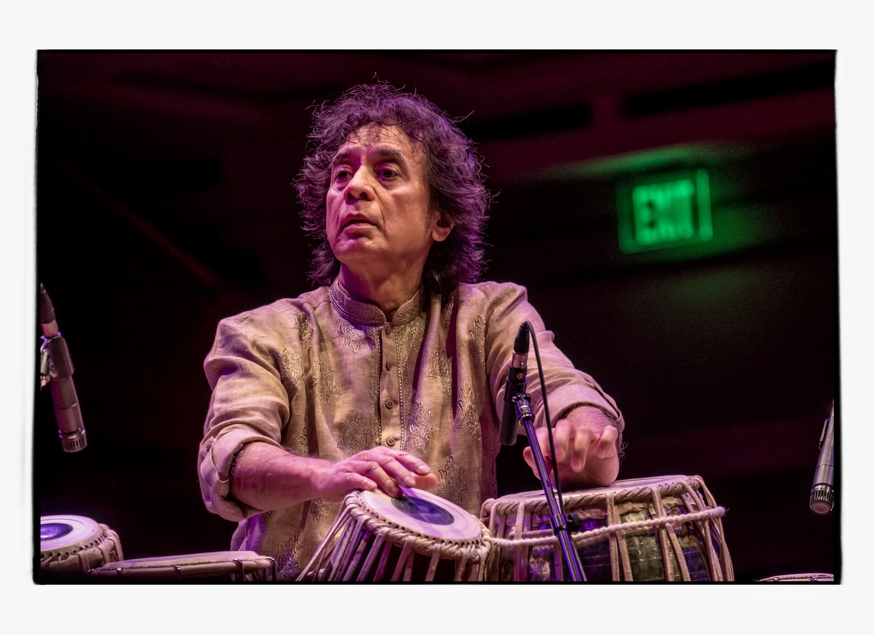 Zakir Hussain im Schermerhorn Symphony Center, Nashville, 2018 von Alan Messer